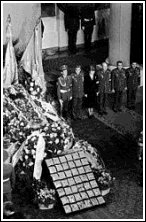 snímek z pohřbu Brežněva