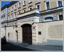 Vjezd z Kapucnsk ulice na Hradanech
