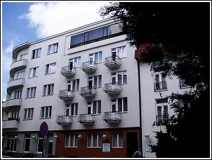 dům, kde byli zatčeni